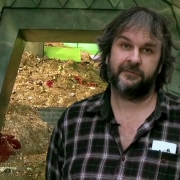 Peter Jackson y al fondo el tesoro de Smaug