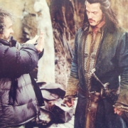 Peter Jackson y Luke Evans en el decorado de Valle