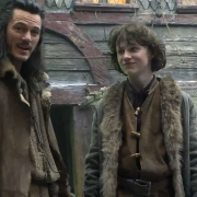 Luke Evans y John Bell en Esgaroth