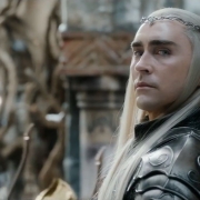 Thranduil llega a Valle