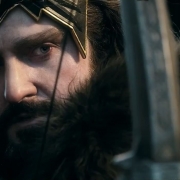 Thorin apunta a Thranduil con su arco