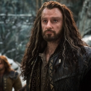 Kili y Thorin en la Colina del Cuervo