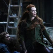 Tauriel y las hijas de Bardo en la Ciudad del Lago