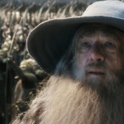Gandalf y los Elfos ante las puertas de Erebor
