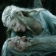 Galadriel consuela a Gandalf
