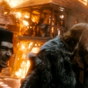 Alfrid y el Gobernador en la tormenta de fuego