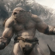Bofur trepa a un Troll