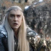 Thranduil sorprendido al ver sus flechas derribadas