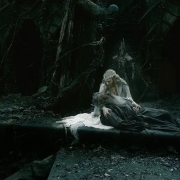 Galadriel y Gandalf rodeados por los Espectros del Anillo