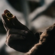 Bilbo contempla el Anillo