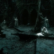 Los Nazgûl rodean a Gandalf y Galadriel