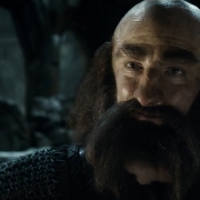 Dwalin rpeocupado por Thorin