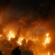 Esgaroth arde por la furia de Smaug