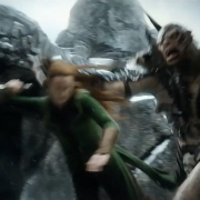 Bolgo arroja a Tauriel