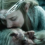 Galadriel besa a Gandalf