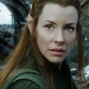 Tauriel en Valle en plena batalla Tauriel en Valle en plena batalla