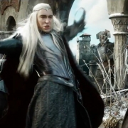Thranduil combatiendo en Valle