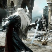 Thranduil luchando en Valle