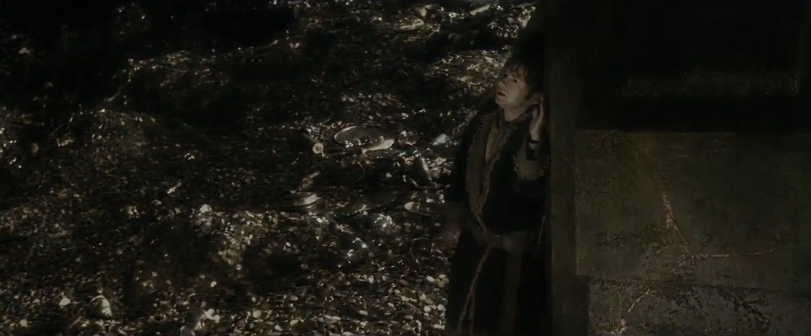 Bilbo se esconde de Smaug