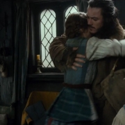 Bardo abraza a sus hijas