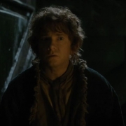 Bilbo entra con prudencia en Erebor