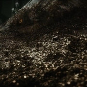 Smaug emerge del tesoro