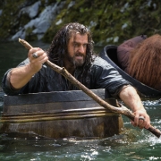 Thorin lucha con la corriente Thorin lucha con la corriente