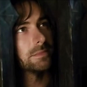 Kili embelesado por Tauriel