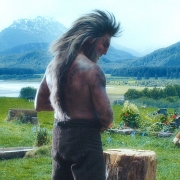 Beorn partiendo leña
