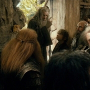 Gandalf y Bilbo salen a ver a Beorn