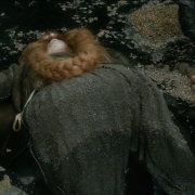 Bombur cae al Arroyo Encantado