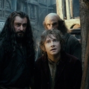 Thorin, Bilbo y Dwalin en la Ciudad del Lago