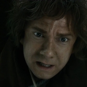 El pobre Bilbo intenta cruzar el río
