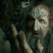 Thráin ve su mano mutilada