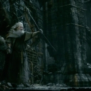 Gandalf protege a Thráin ante Sauron