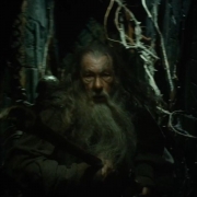 Gandalf huye por Dol Guldur