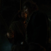 Thorin impide el paso a Bilbo