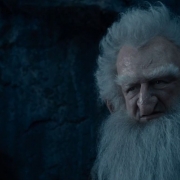 Balin defiende a Bilbo