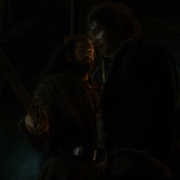 Thorin amenaza a Bilbo