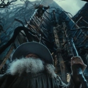 Algo cae sobre Gandalf
