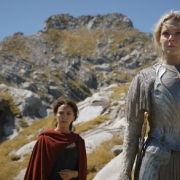 Nazanin Boniadi (Bronwyn), Morfydd Clark (Galadriel)
