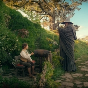 Bilbo recibe la visita de Gandalf