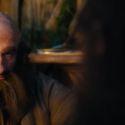 Dwalin reprueba el comportamiento de Kili Dwalin reprueba el comportamiento de Kili