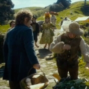 Bilbo en el mercado de Hobbiton