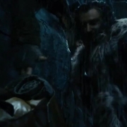 Thorin ayuda a Bilbo