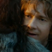 Thorin abraza a Bilbo Thorin abraza a Bilbo