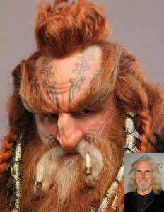 Billy Connolly como Dáin Pie de Hierro Billy Connolly como Dáin Pie de Hierro