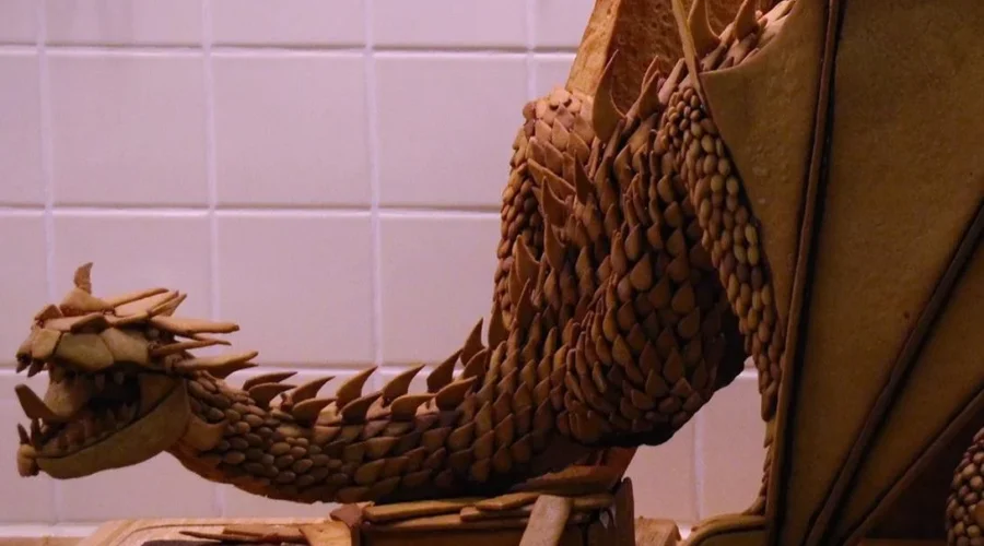 Magníficas esculturas de Barad-dûr y Smaug hechas de jengibre