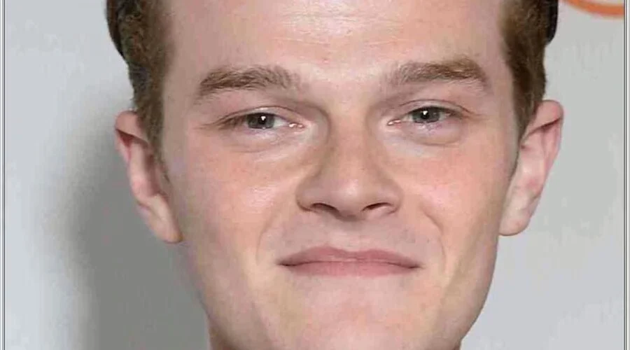Robert Aramayo podría haber filmado escenas junto a enanos para los dos primeros episodios