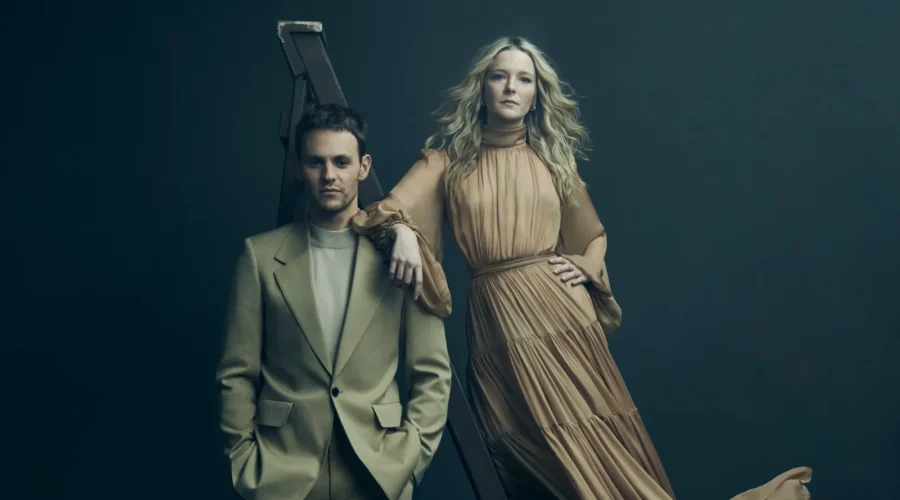Detalles sobre la entrevista a Morfydd Clark y Charlie Vickers con la revista GQ